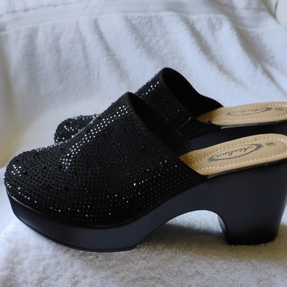 Black Embellished Women's Clogs, NEW, Size 8, very stylish - Picture 1 of 8